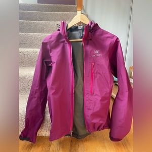 Arcteryx womens size small alpha SL ultralight anorak